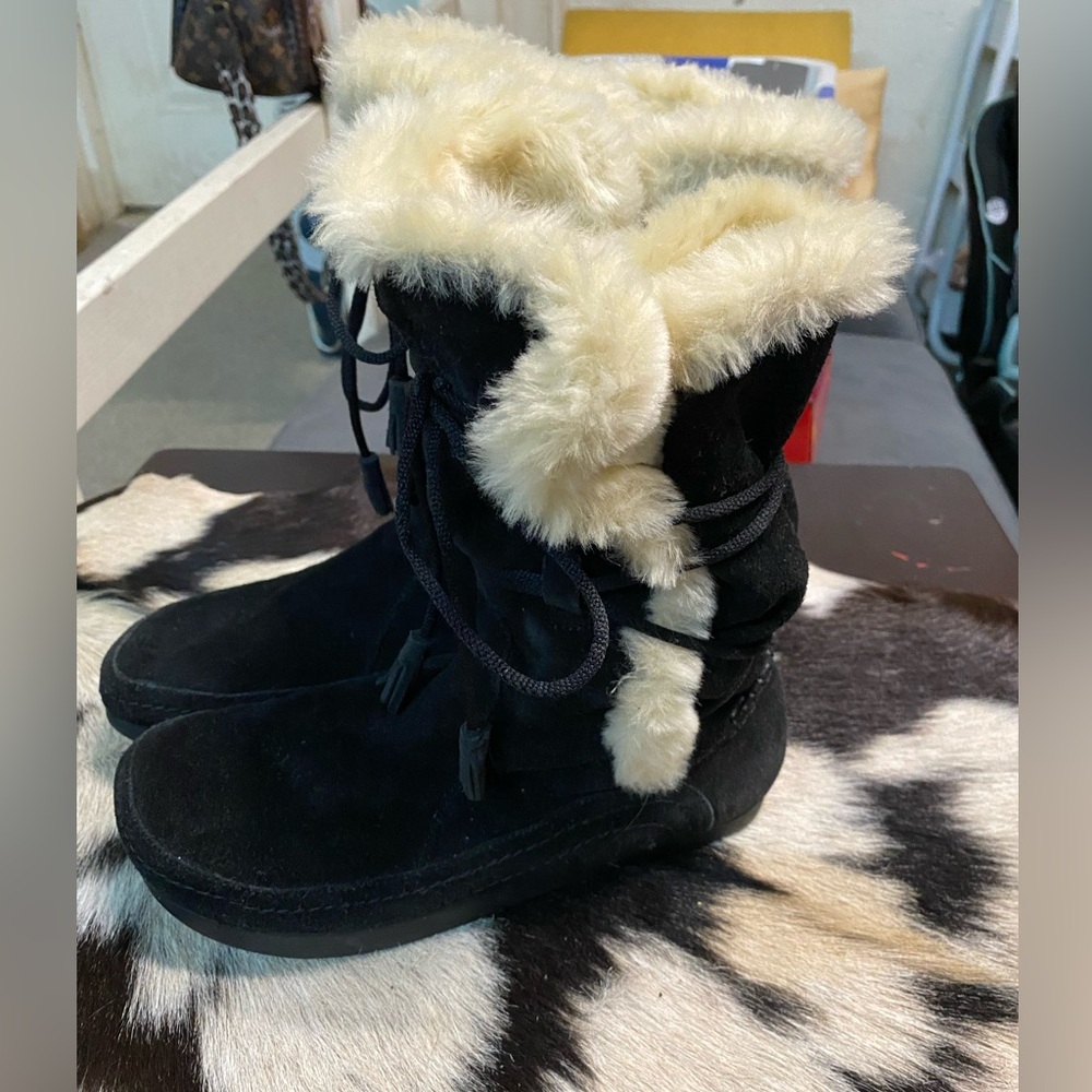 Earth Kalso Montage Beaver Mid-Calf Suede Lace Up Fur Lined Boots.  Like new!